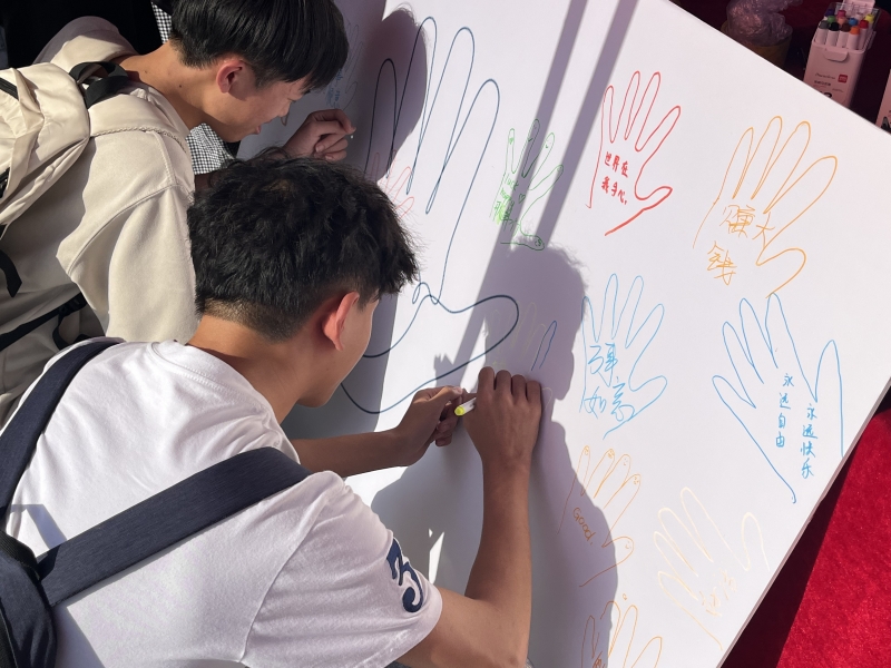 3-商学院—请与我击掌_副本.jpg