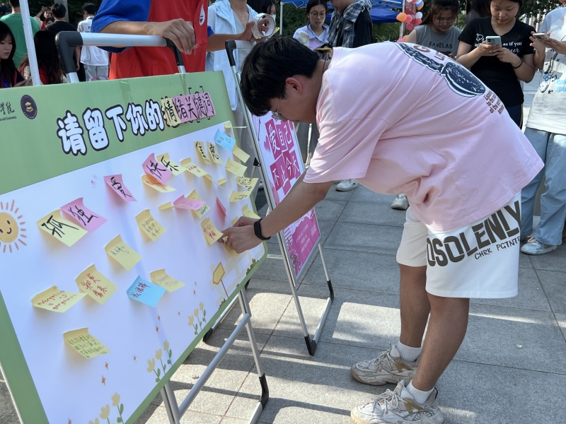 5-外国语学院—情绪心灵涂鸦墙_副本.jpg