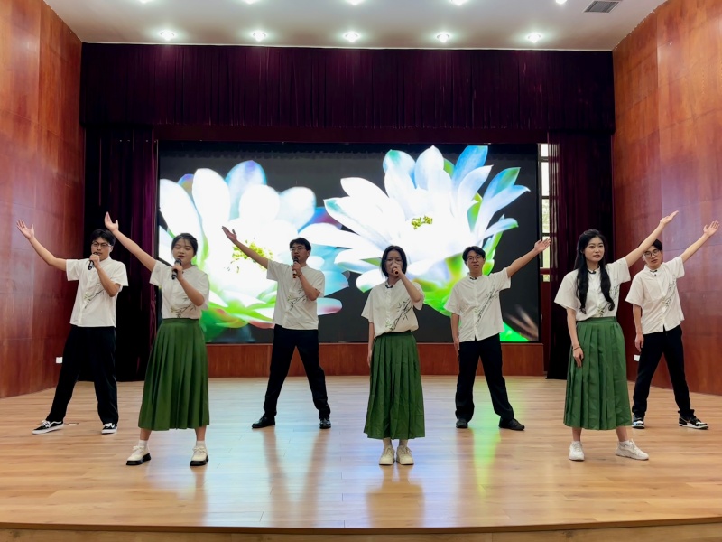 6-金融学院诗朗诵节目《为自己鼓掌》_副本.jpg
